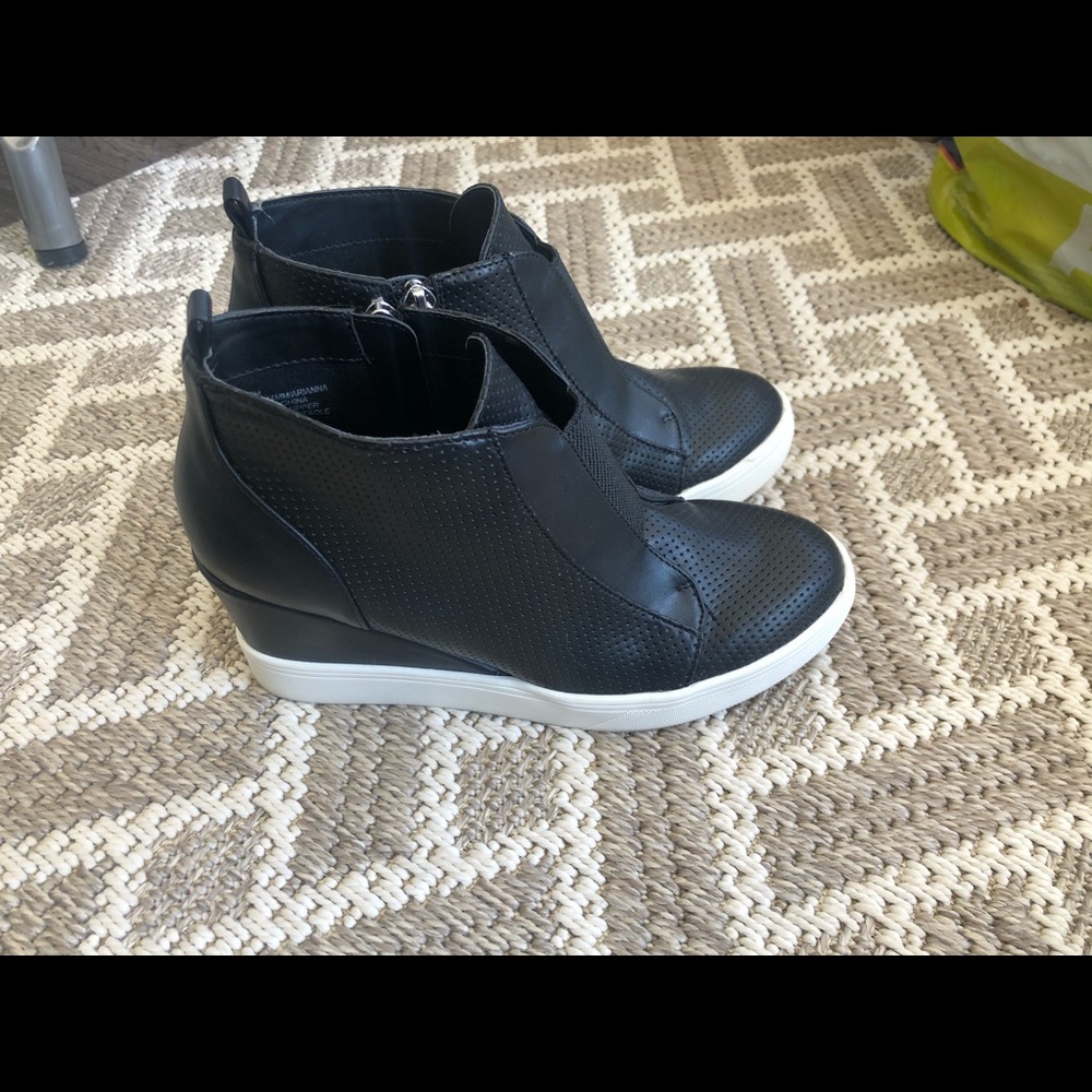 Mia wedge black boots